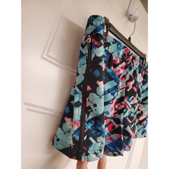 Women's Fabletics "Eloise" Floral Athletic Shorts with Zip Pockets | Size Large - Picture 4 of 8